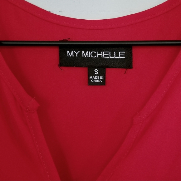 My Michelle | Pleat-back V-Neck Hi-Low Top - Picture 7 of 8